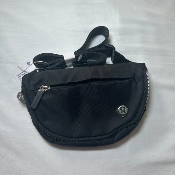 Lululemon All Night Festival Bag Micro 2L NEW - Black and Silver - Picture 2 of 16